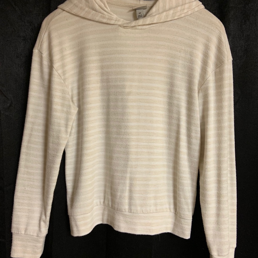 Women’s long sleeve hooded shirt